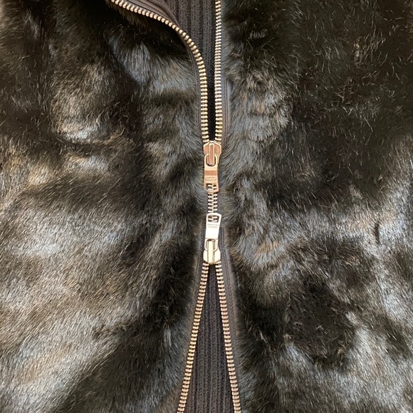 Armani Exchange Faux Fur Vest - Picture 4 of 4